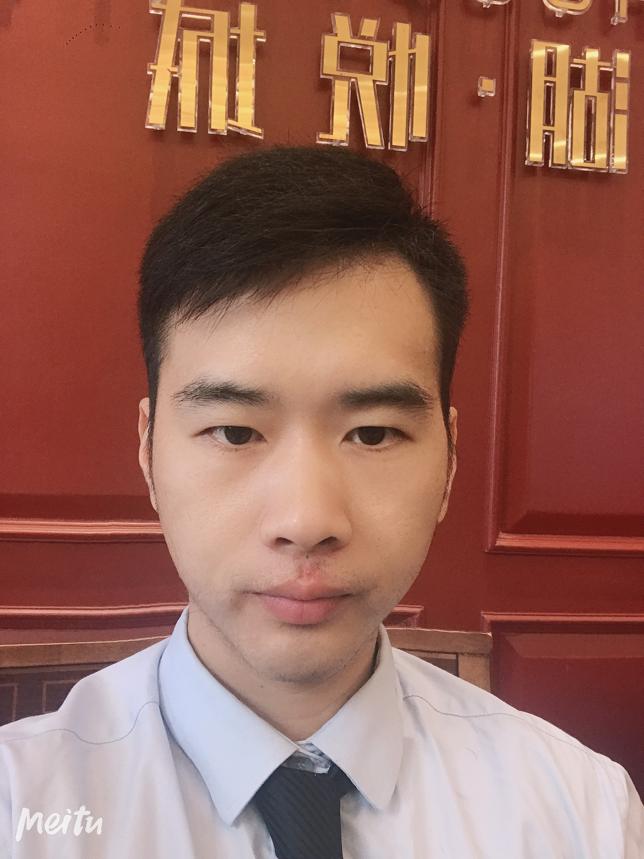 周凡